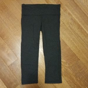 GapFit Capri Active Wear Leggings
